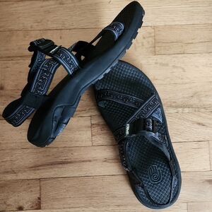 Women's/ Men's Teva Hurricane Black and Blue Textured Sandals